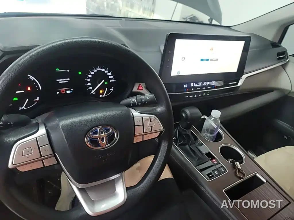 Toyota Granvia 2023 2.5L Hybrid Luxury Edition — фото 8