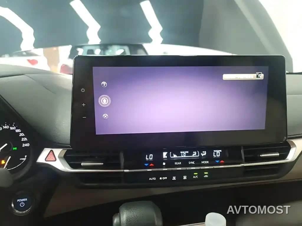 Toyota Granvia 2023 2.5L Hybrid Luxury Edition — фото 11