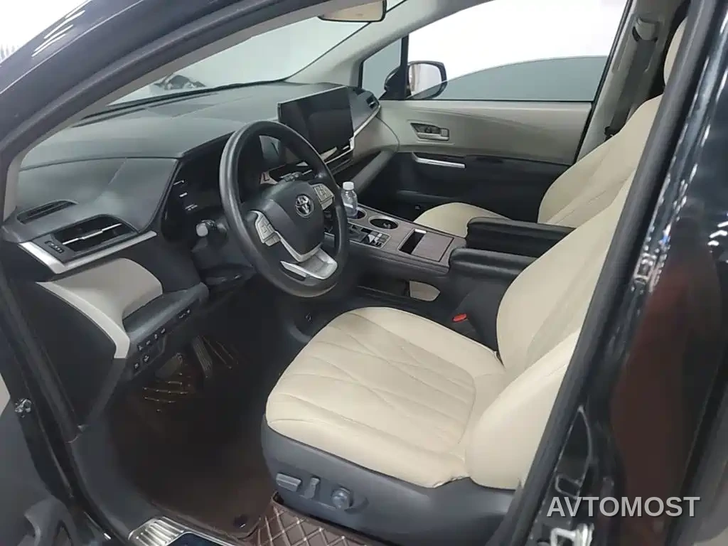 Toyota Granvia 2023 2.5L Hybrid Luxury Edition — фото 13