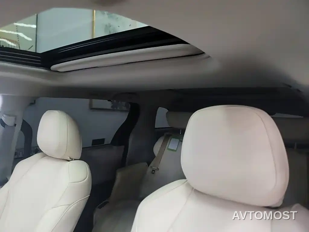 Toyota Granvia 2023 2.5L Hybrid Luxury Edition — фото 15