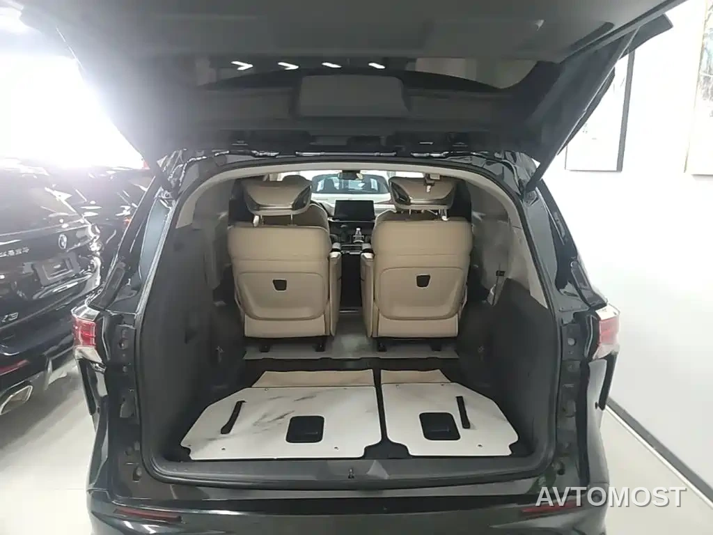 Toyota Granvia 2023 2.5L Hybrid Luxury Edition — фото 16