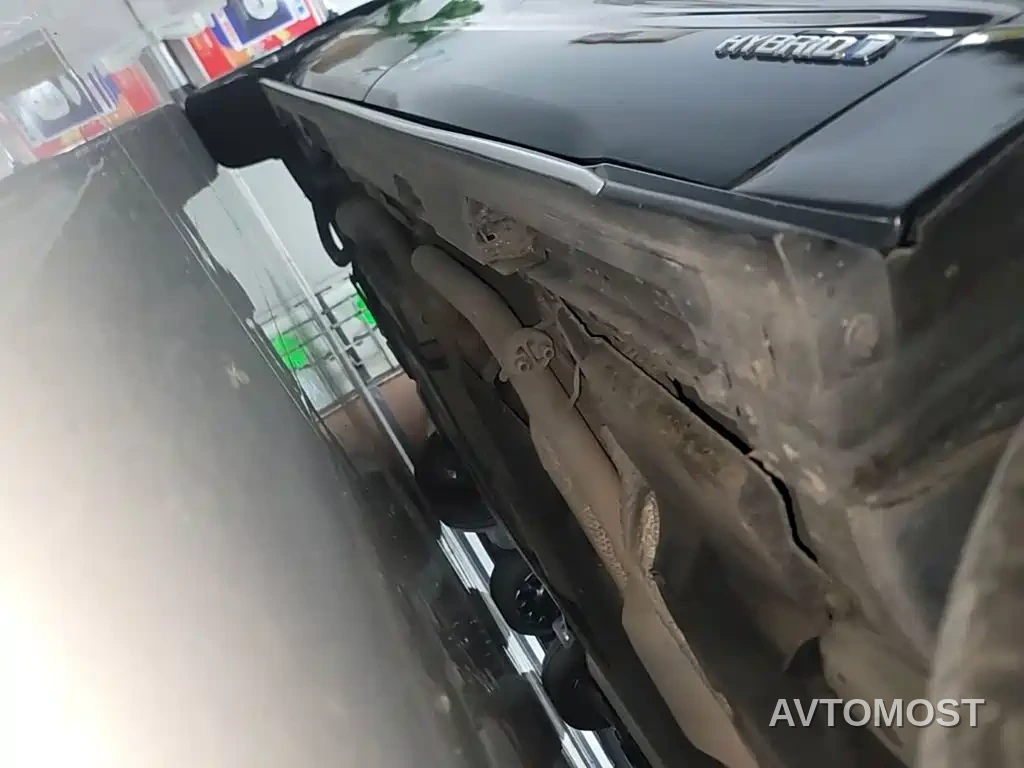 Toyota Granvia 2023 2.5L Hybrid Luxury Edition — фото 18