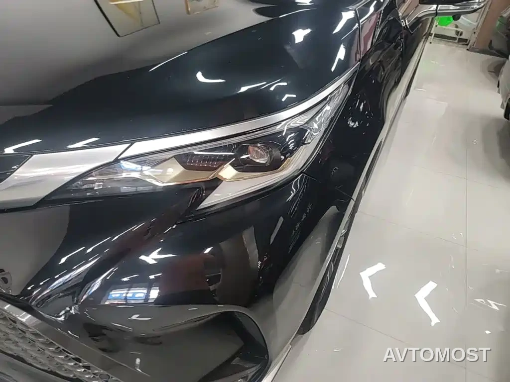 Toyota Granvia 2023 2.5L Hybrid Luxury Edition — фото 21