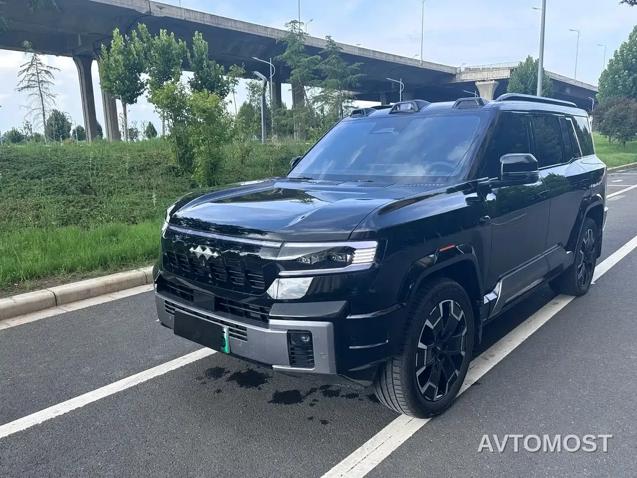 Fang Cheng Bao Leopard 8 2025 Zhiyong Flagship 7-Seater — фото 1