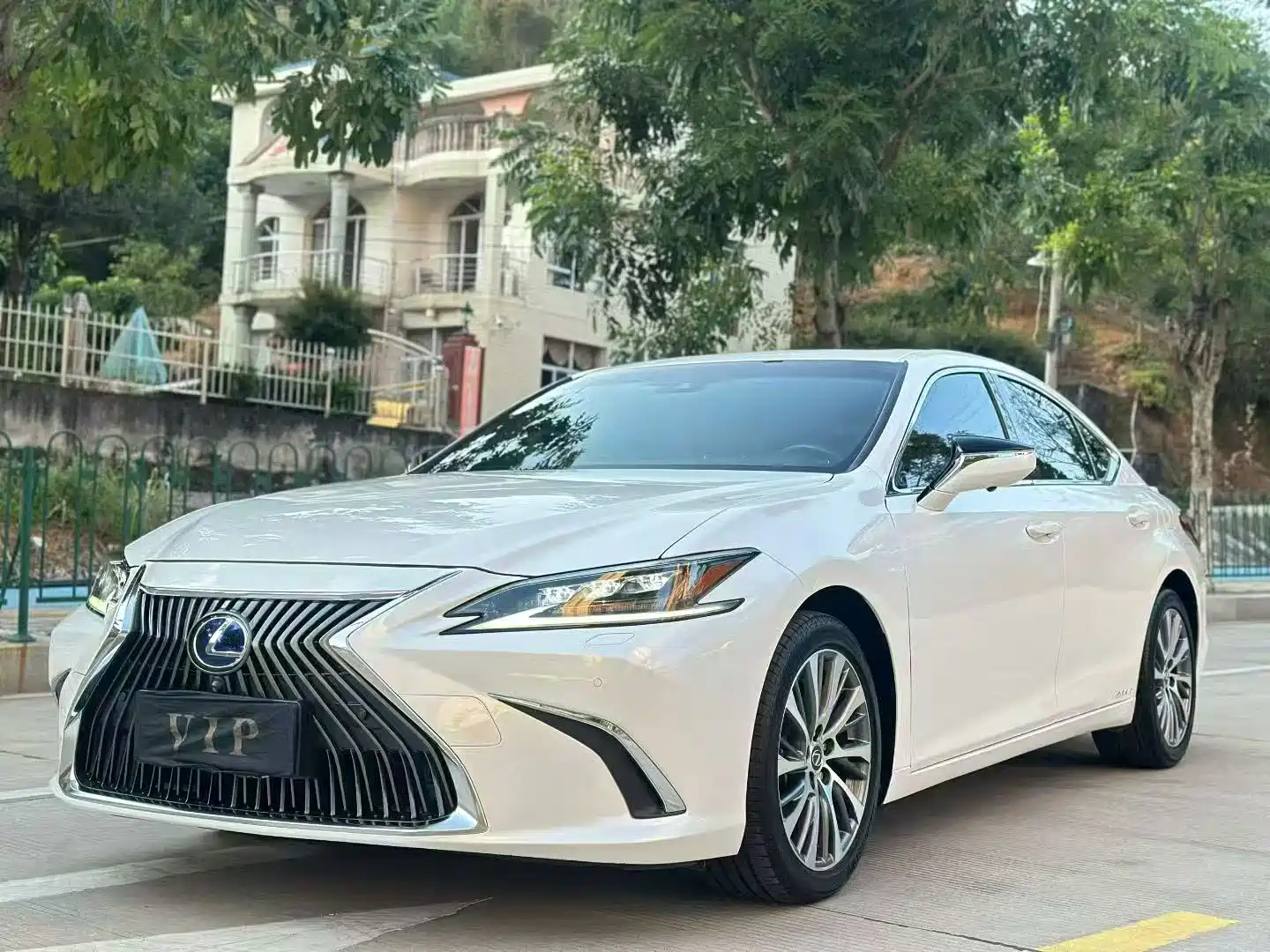Lexus ES 2021 300h Luxury Edition