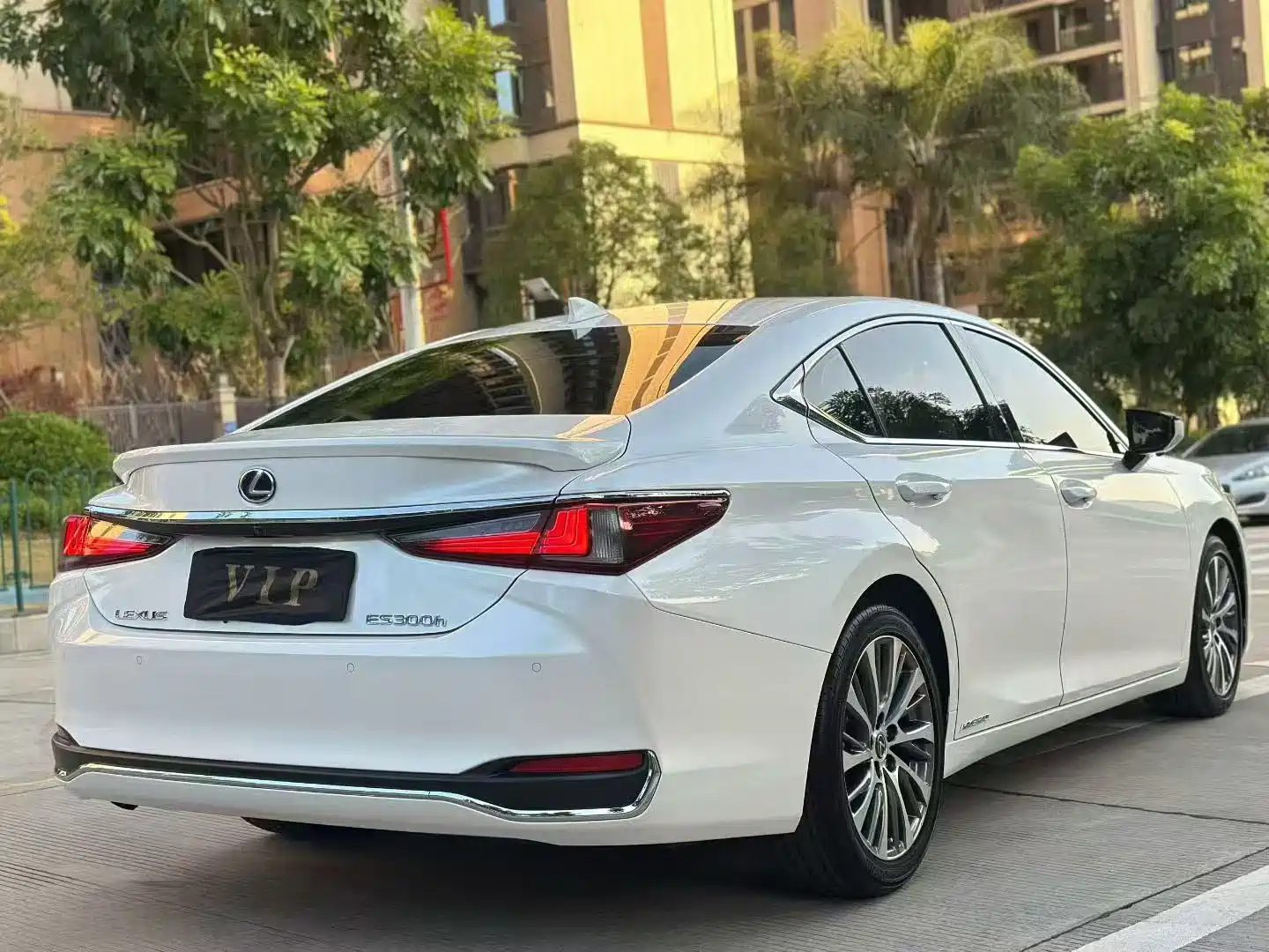 Lexus ES 2021 300h Luxury Edition — фото 7