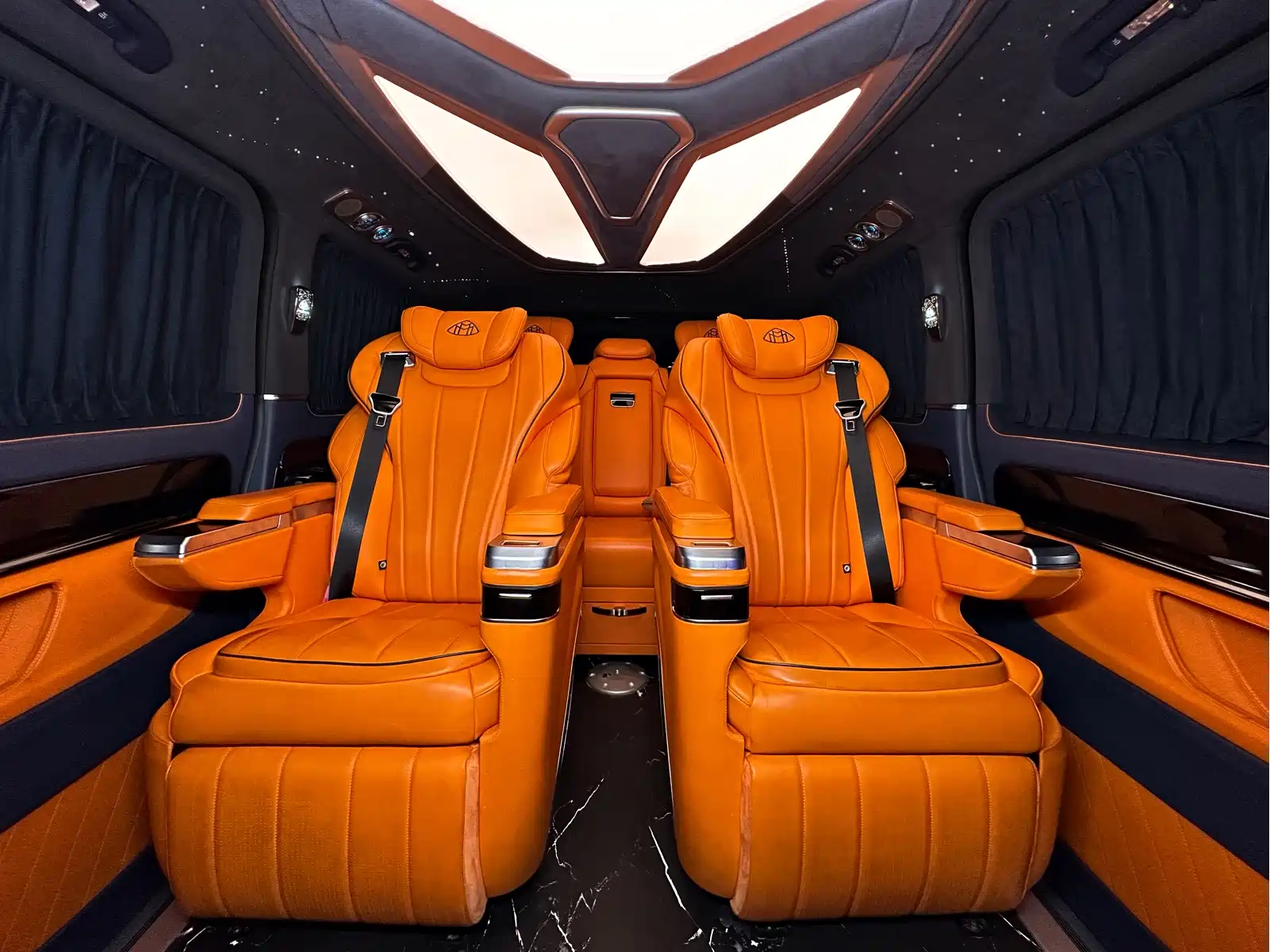 Mercedes-Benz Vito 2023 2.0T Business 7-Seater — фото 8