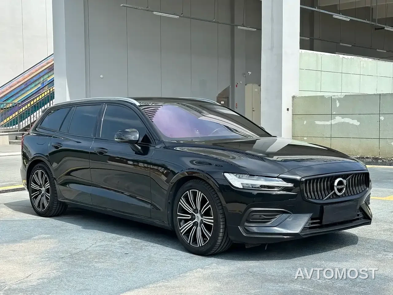 Volvo V60 2021 B5 Zhiyuan Luxury Edition — фото 1
