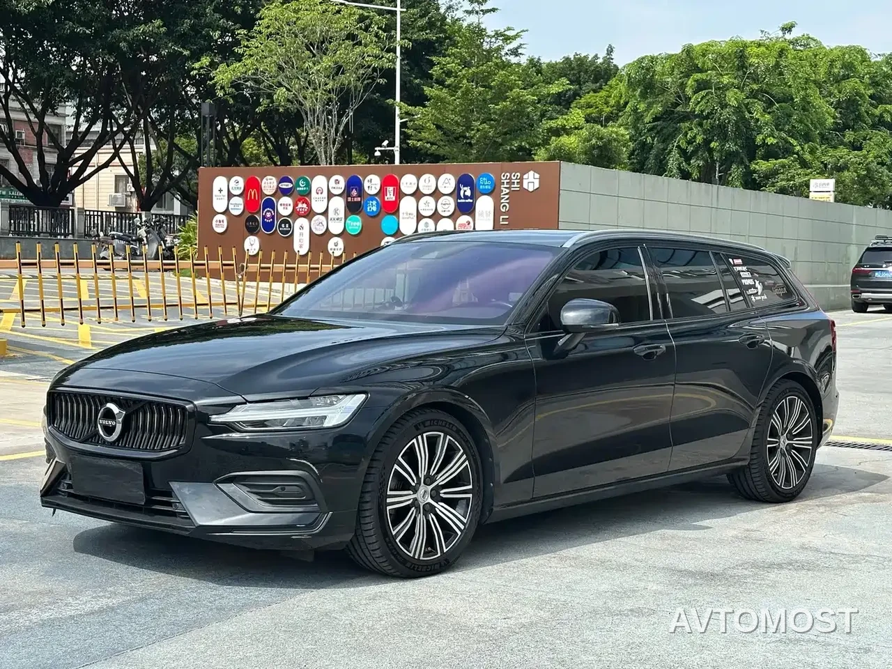 Volvo V60 2021 B5 Zhiyuan Luxury Edition — фото 3