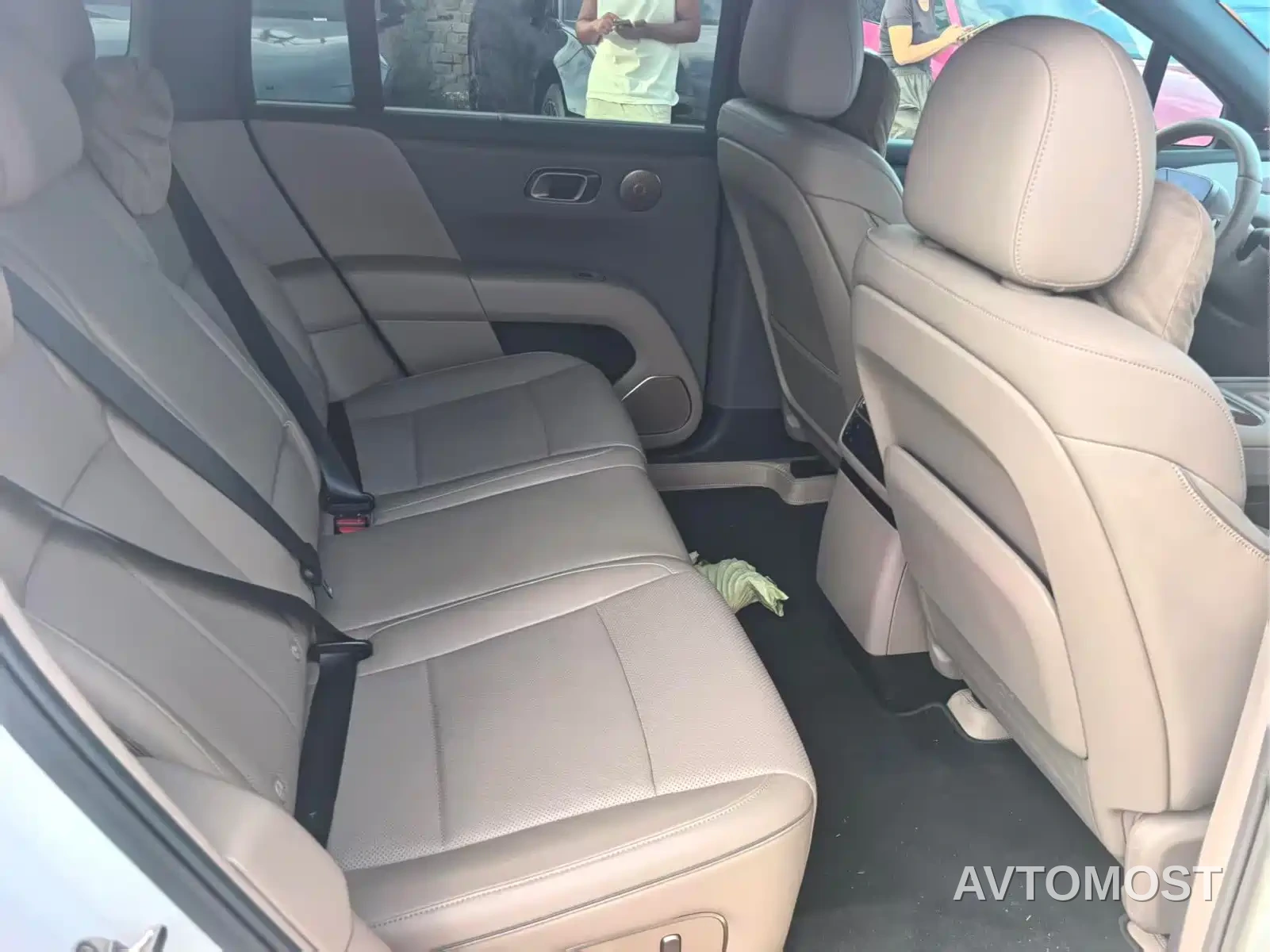 Li Auto i6 2025 2WD Base Model — фото 3