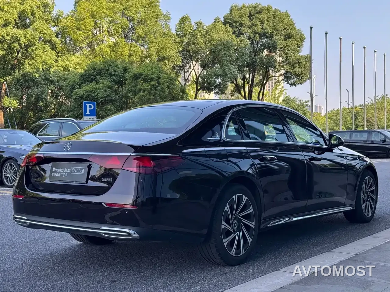 Mercedes-Benz E-Class 2024 Model E 300 L Luxury — фото 3