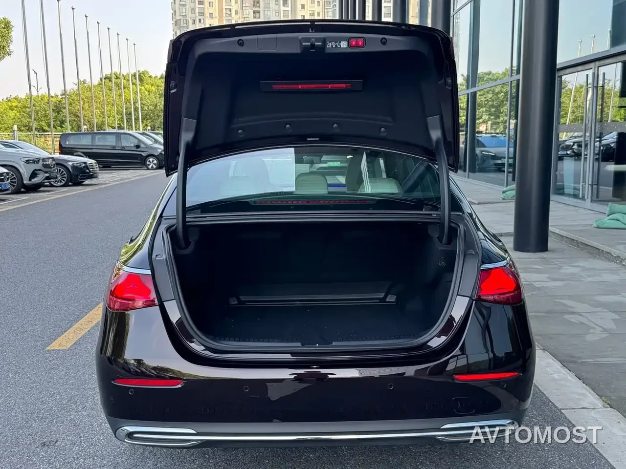 Mercedes-Benz E-Class 2024 Model E 300 L Luxury — фото 6