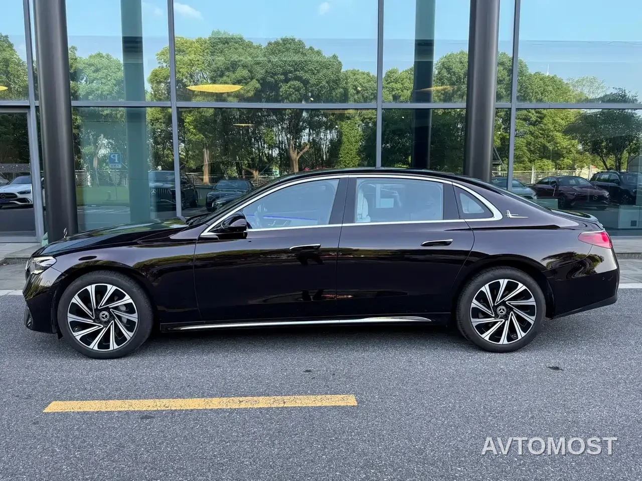 Mercedes-Benz E-Class 2024 Model E 300 L Luxury — фото 7