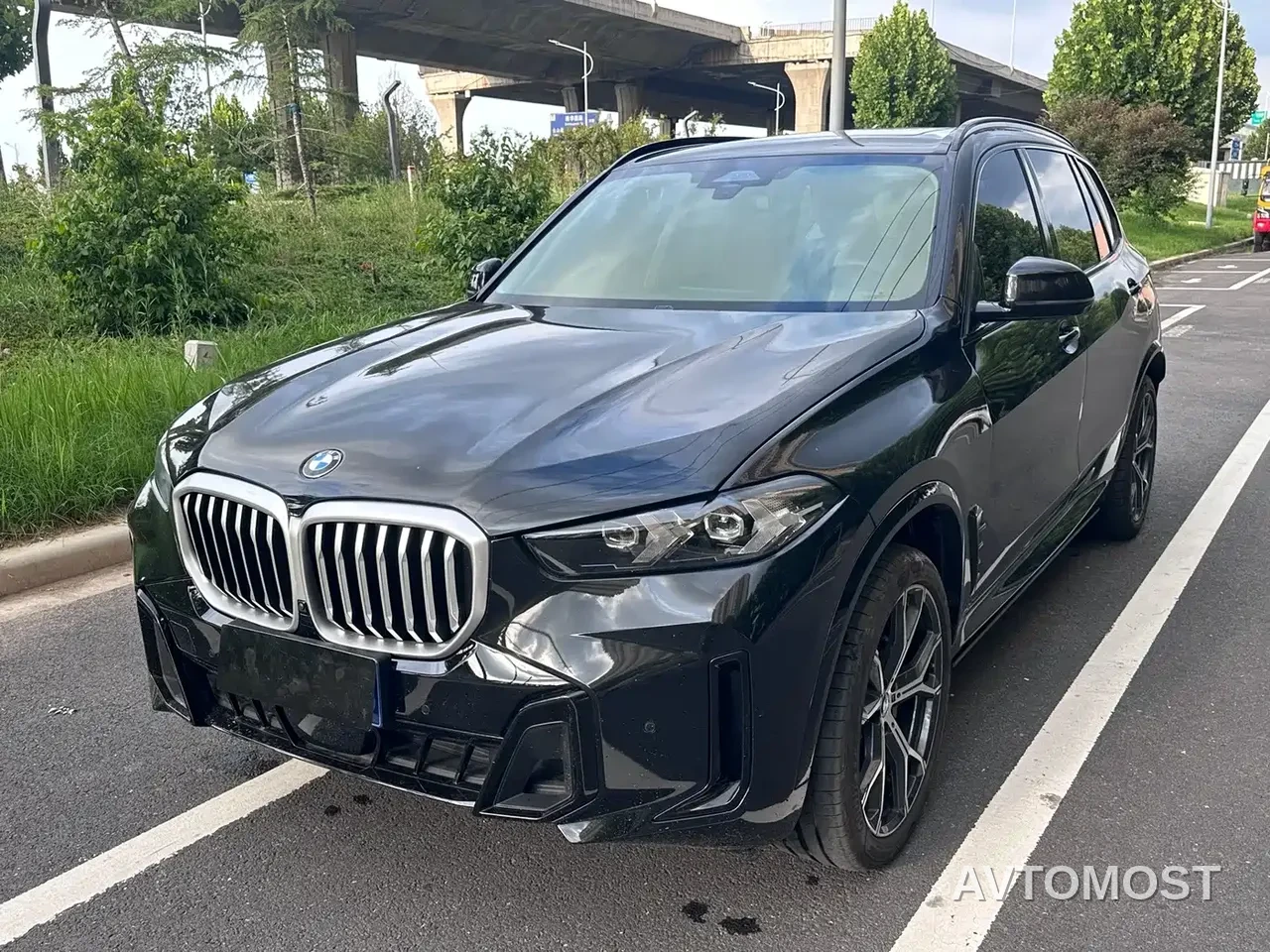 BMW X5 2023 xDrive 30Li Premium M Sport Black Night Package — фото 1