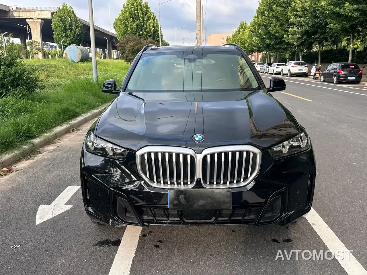 BMW X5 2023 xDrive 30Li Premium M Sport Black Night Package — фото 3