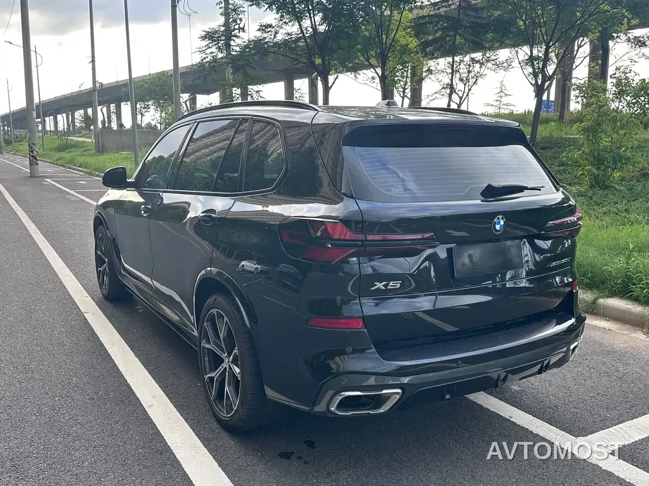 BMW X5 2023 xDrive 30Li Premium M Sport Black Night Package — фото 9