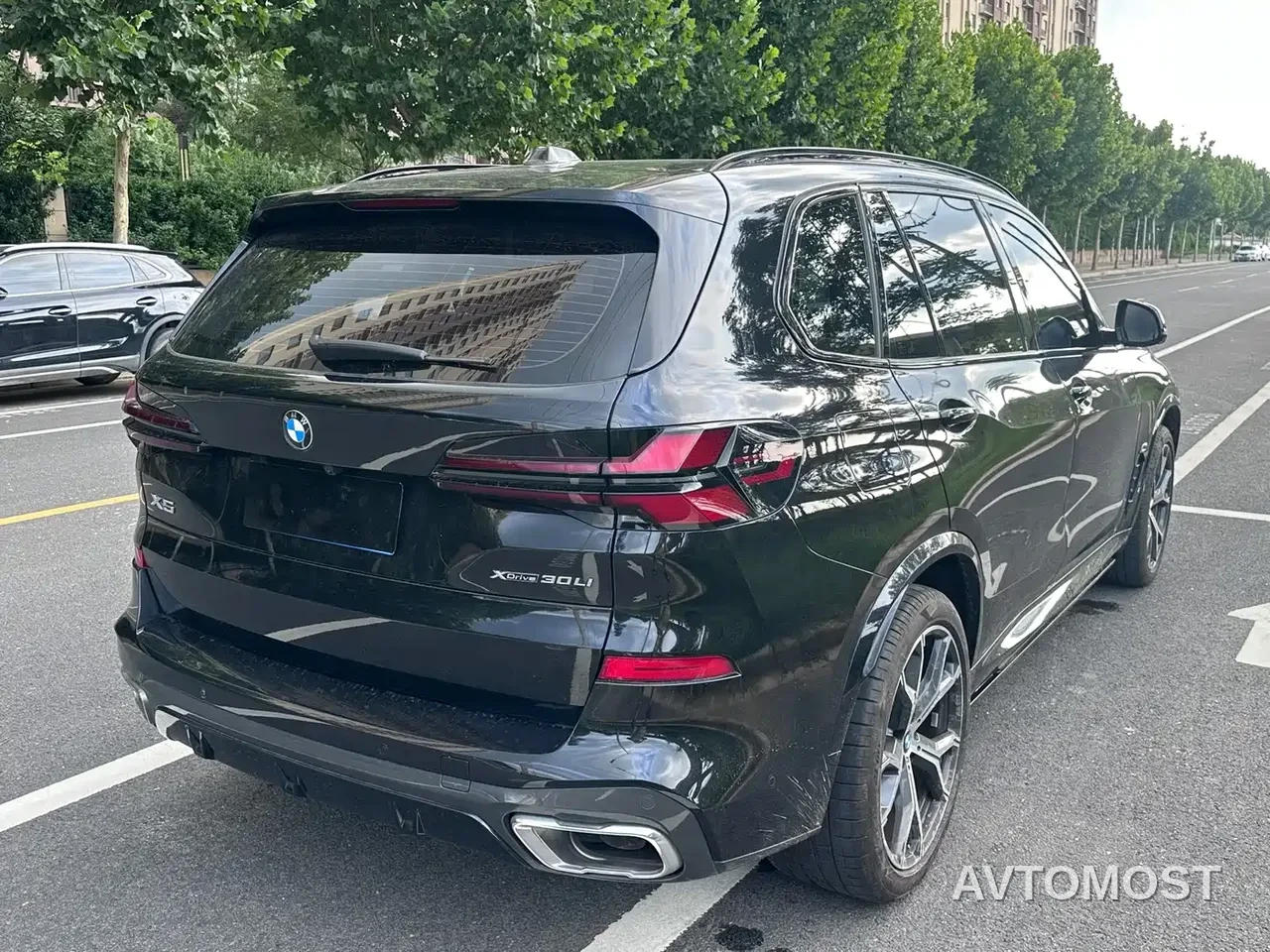 BMW X5 2023 xDrive 30Li Premium M Sport Black Night Package — фото 11