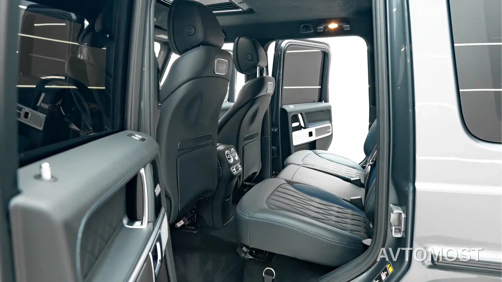 Mercedes-Benz G-Class 2023 G 500 — фото 9
