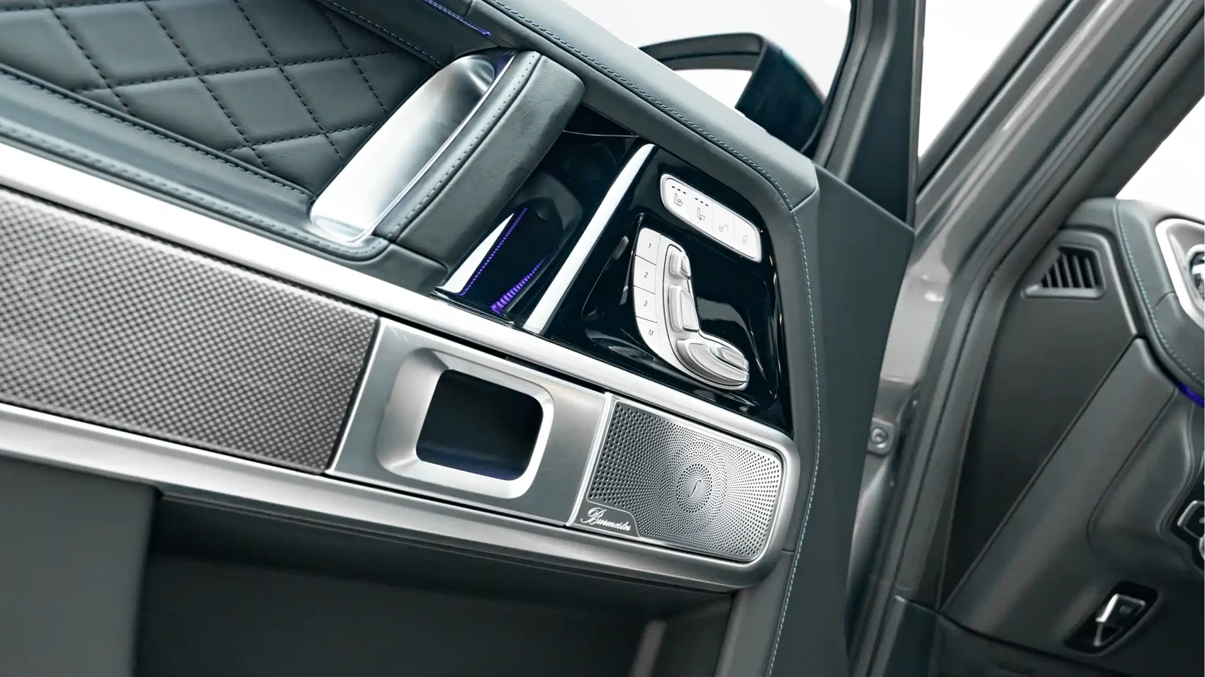 Mercedes-Benz G-Class 2023 G 500 — фото 11