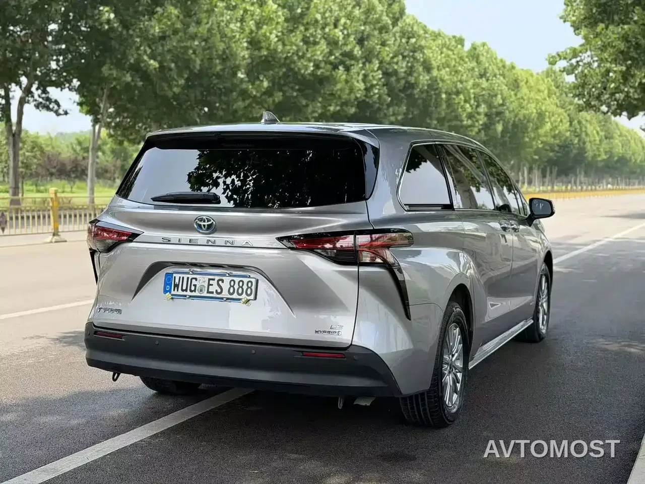 Toyota Sienna 2021 2.5L Hybrid Comfort Edition — фото 4