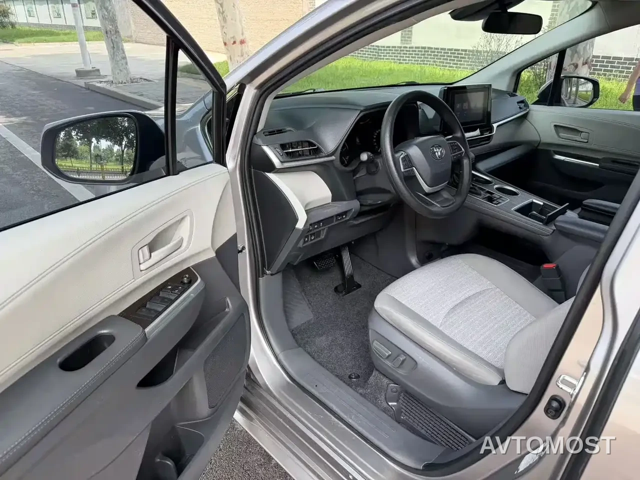 Toyota Sienna 2021 2.5L Hybrid Comfort Edition — фото 5