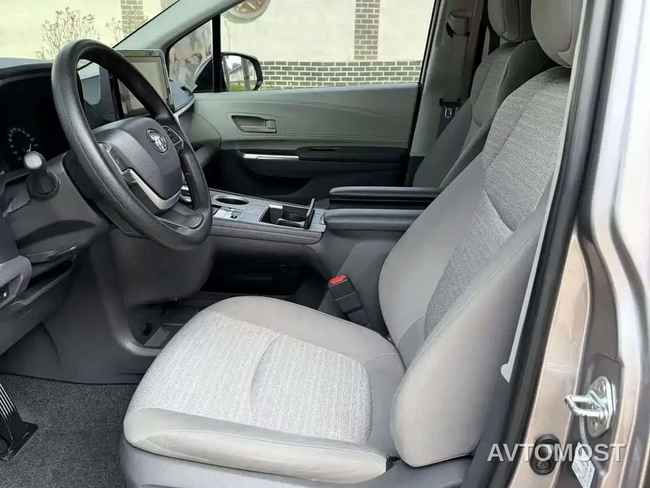 Toyota Sienna 2021 2.5L Hybrid Comfort Edition — фото 6