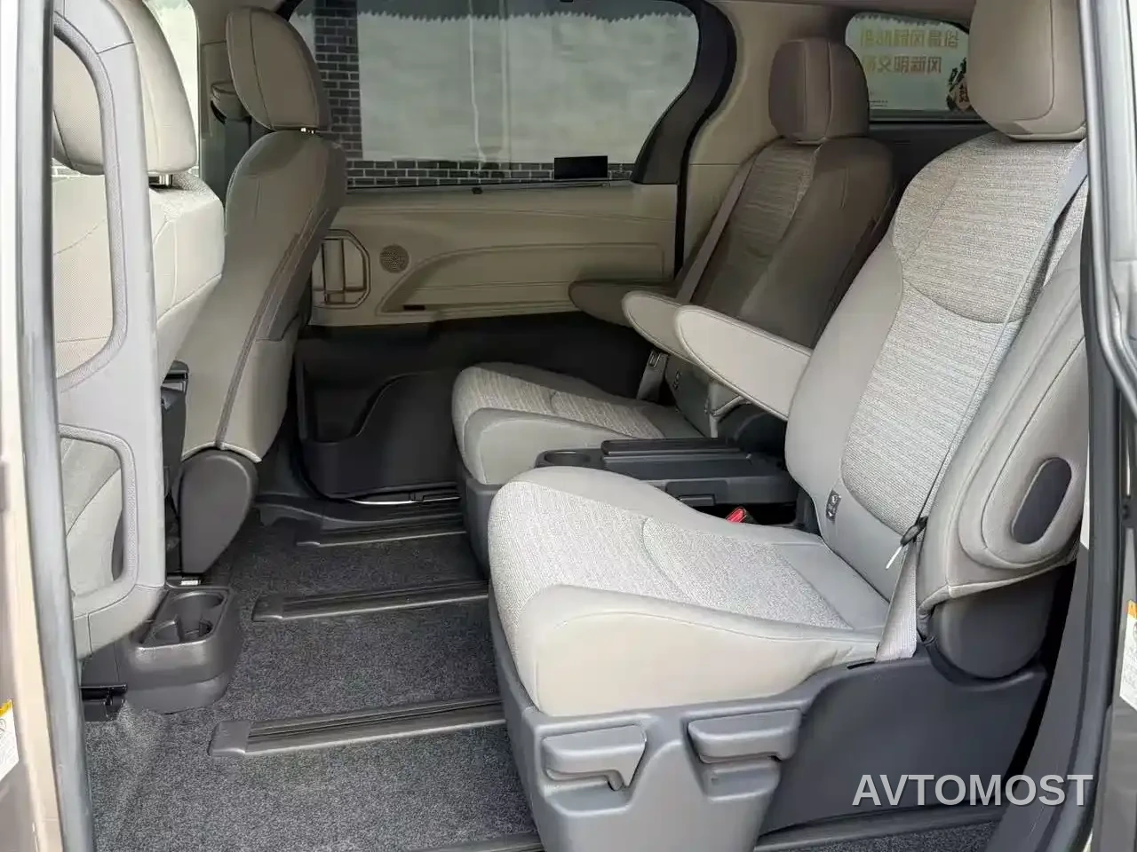 Toyota Sienna 2021 2.5L Hybrid Comfort Edition — фото 7