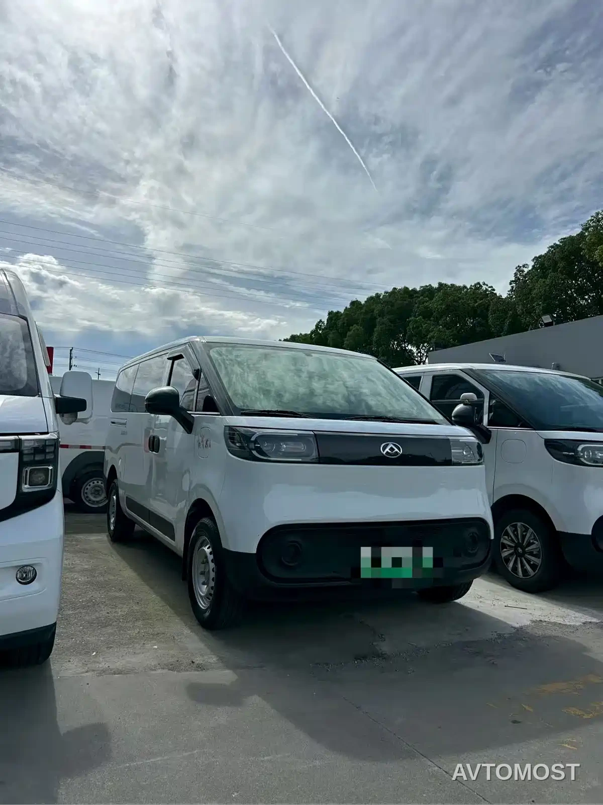 SAIC Maxus Dana V1 2025 Model V1+ Short Wheelbase Low Roof Multi-purpose Version (50kWh) — фото 2