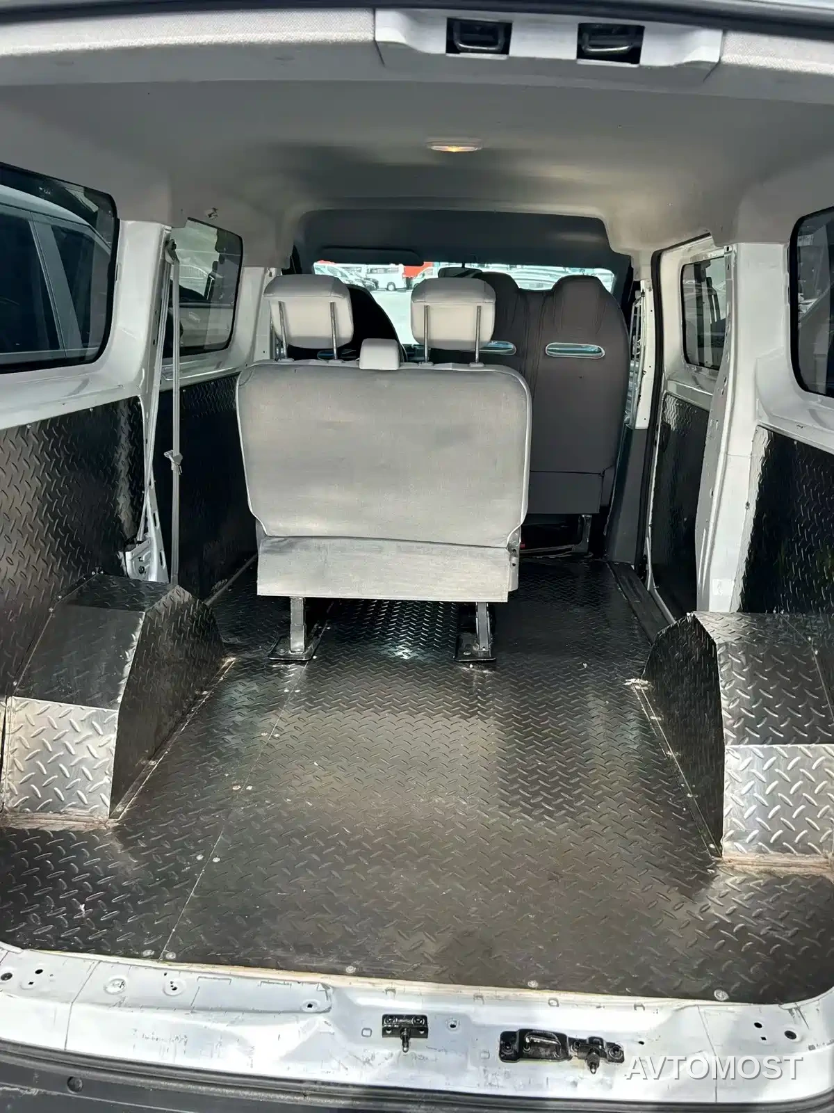 SAIC Maxus Dana V1 2025 Model V1+ Short Wheelbase Low Roof Multi-purpose Version (50kWh) — фото 4