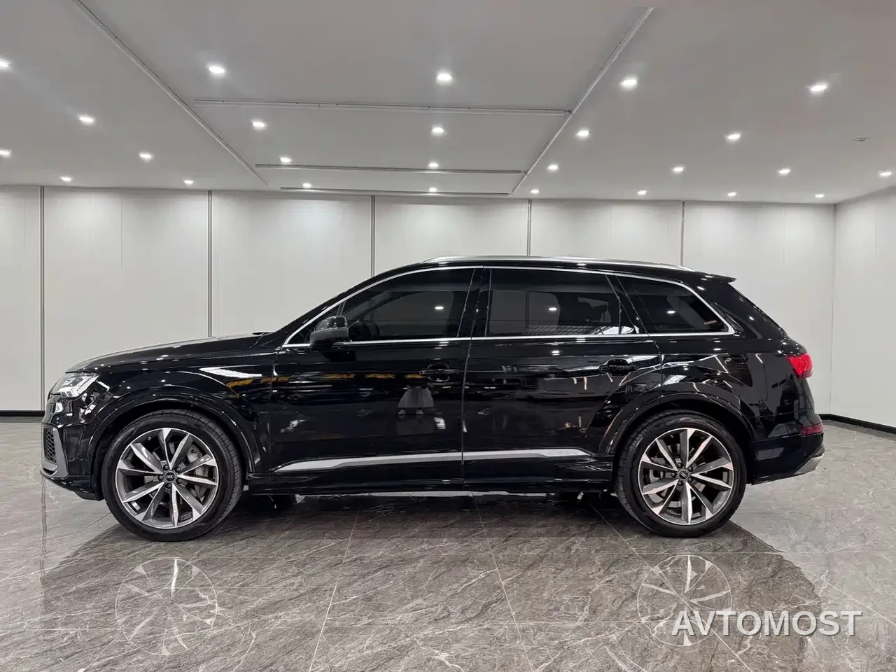 Audi Q7 2023 55 TFSI quattro S line Sport — фото 2