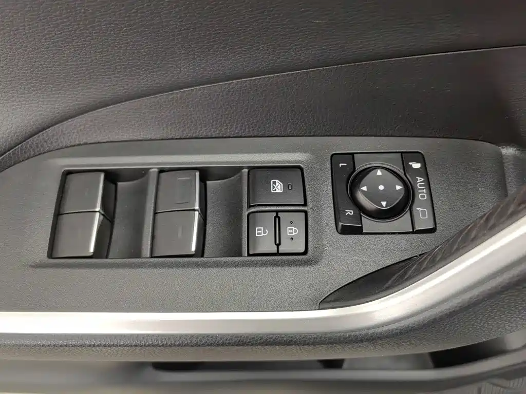 Toyota Wildlander 2023 Hybrid 2.5L E-CVT FWD Luxury PLUS Edition — фото 9