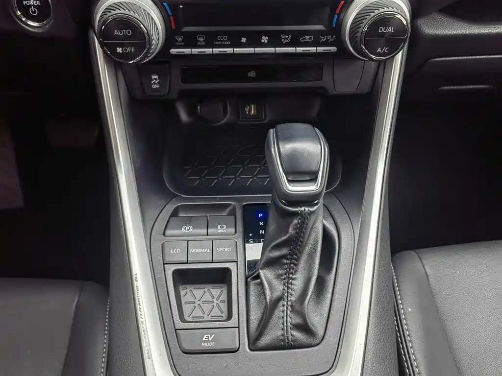 Toyota Wildlander 2023 Hybrid 2.5L E-CVT FWD Luxury PLUS Edition — фото 13