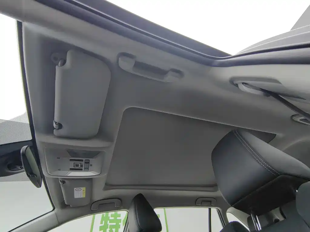 Toyota Wildlander 2023 Hybrid 2.5L E-CVT FWD Luxury PLUS Edition — фото 14
