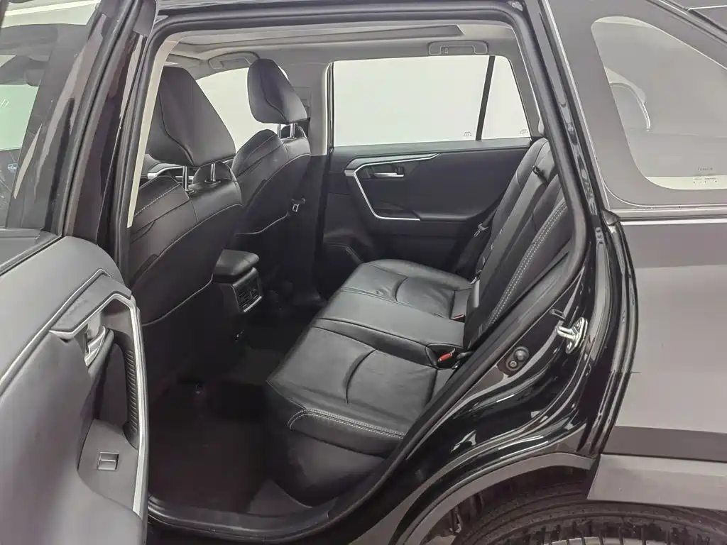 Toyota Wildlander 2023 Hybrid 2.5L E-CVT FWD Luxury PLUS Edition — фото 15