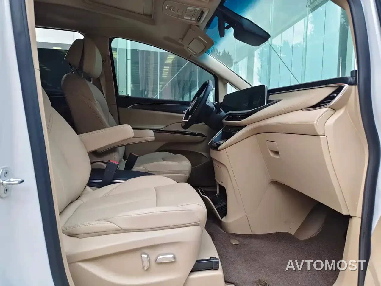 Buick GL8 New Energy 2025 Land Honor Premium Edition 7-Seater — фото 6