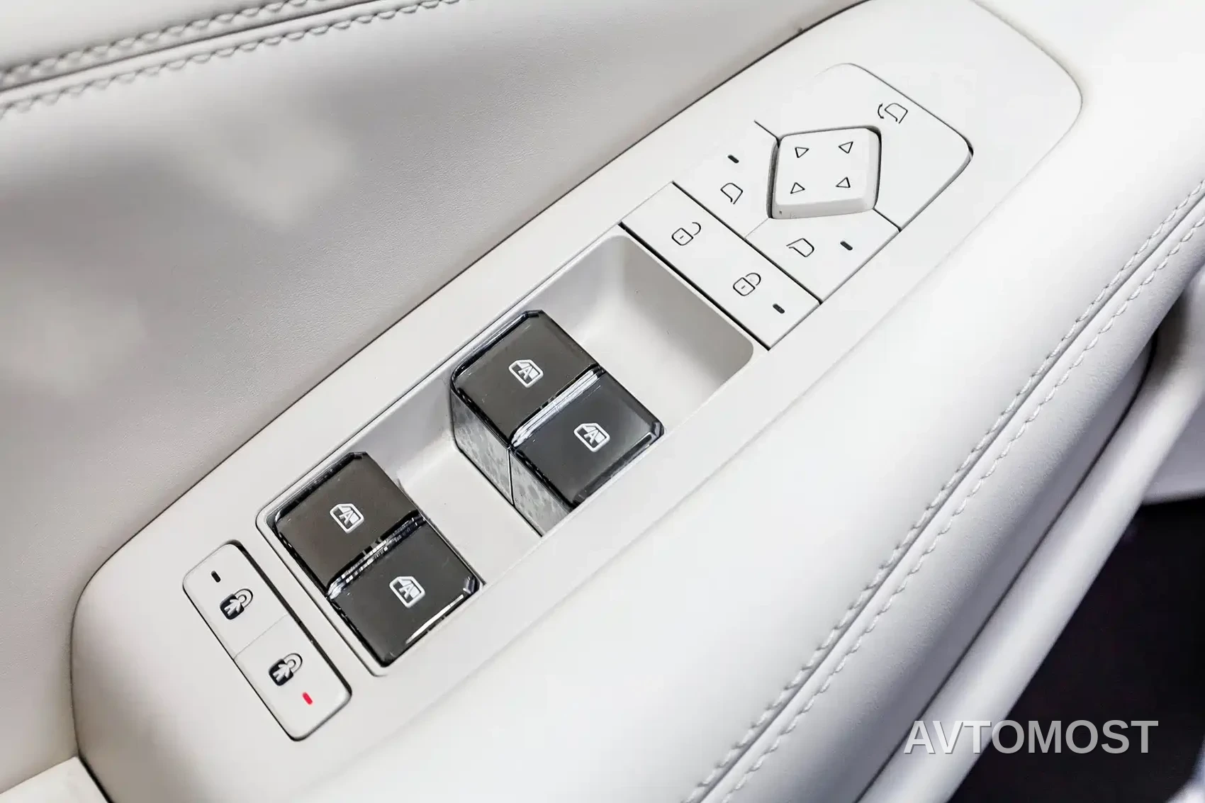 Denza N8L 2026 Model Prestige Edition — фото 23