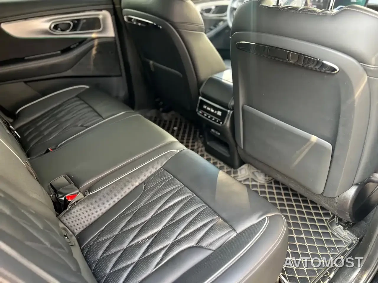 GAC Trumpchi GS8 2022 Dual Engine Series 2.0TM 2WD Premium Edition (7-Seater) — фото 5