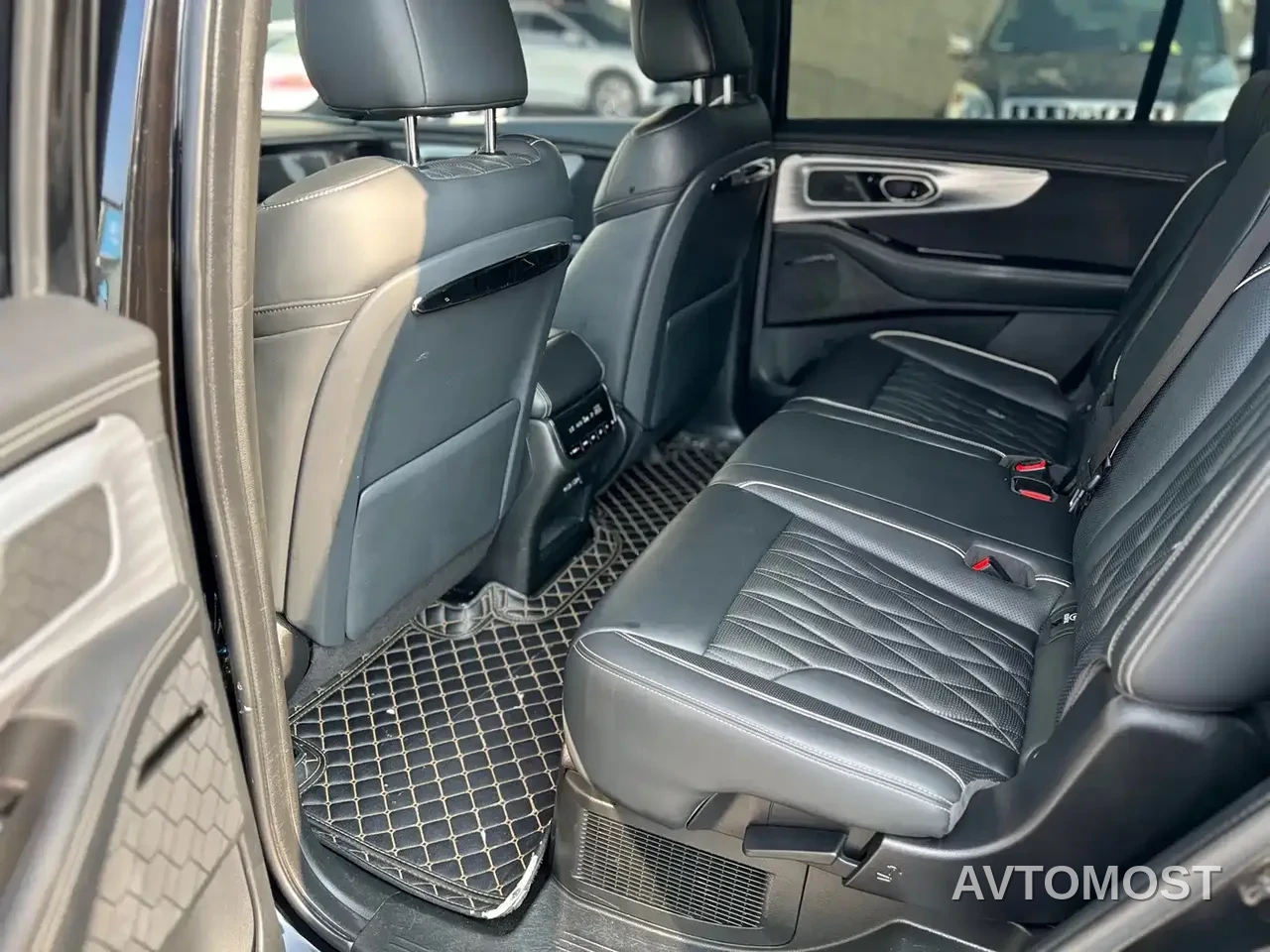 GAC Trumpchi GS8 2022 Dual Engine Series 2.0TM 2WD Premium Edition (7-Seater) — фото 10
