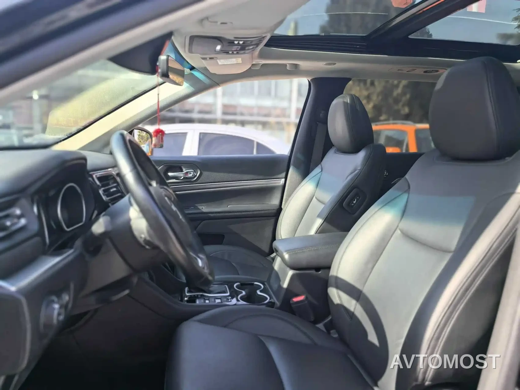Jeep Grand Commander 2022 2.0T AWD Luxury Edition — фото 2