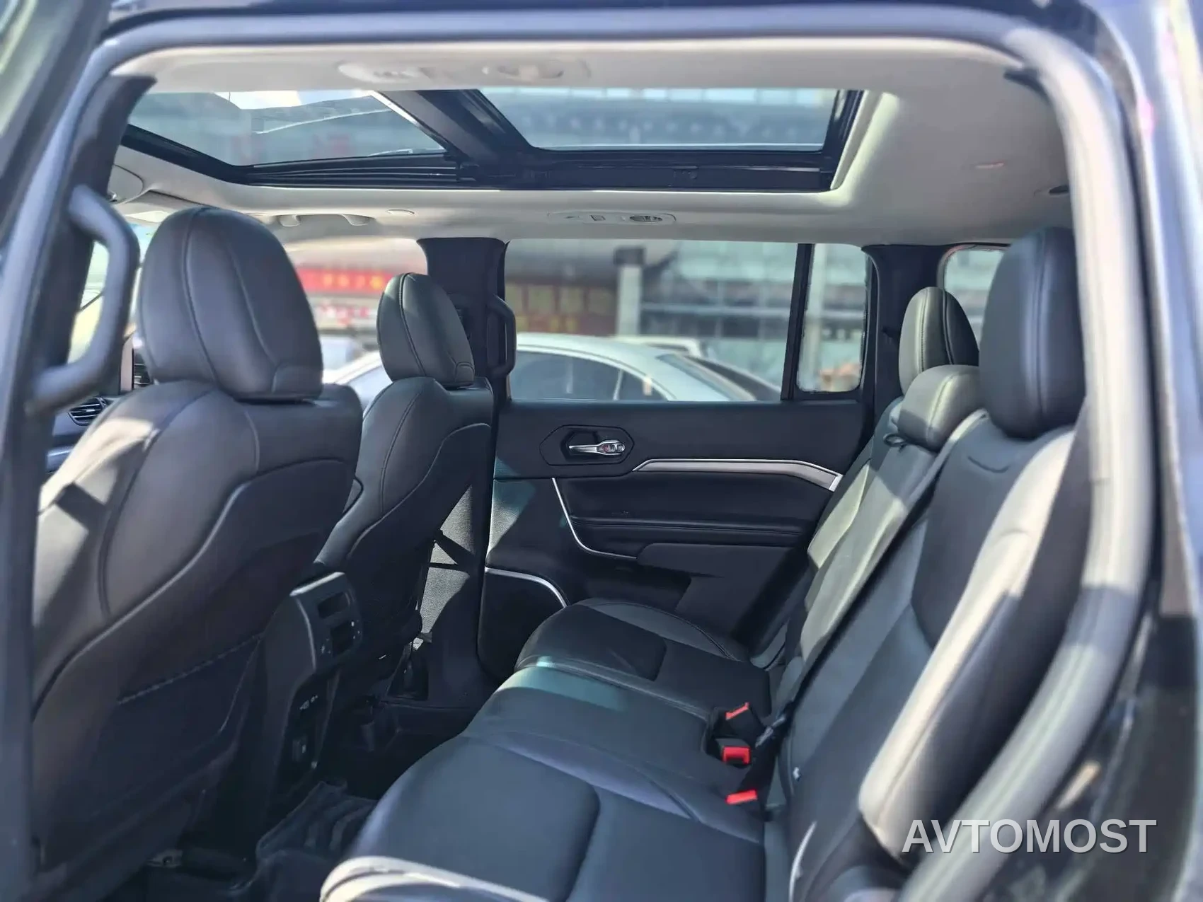 Jeep Grand Commander 2022 2.0T AWD Luxury Edition — фото 3