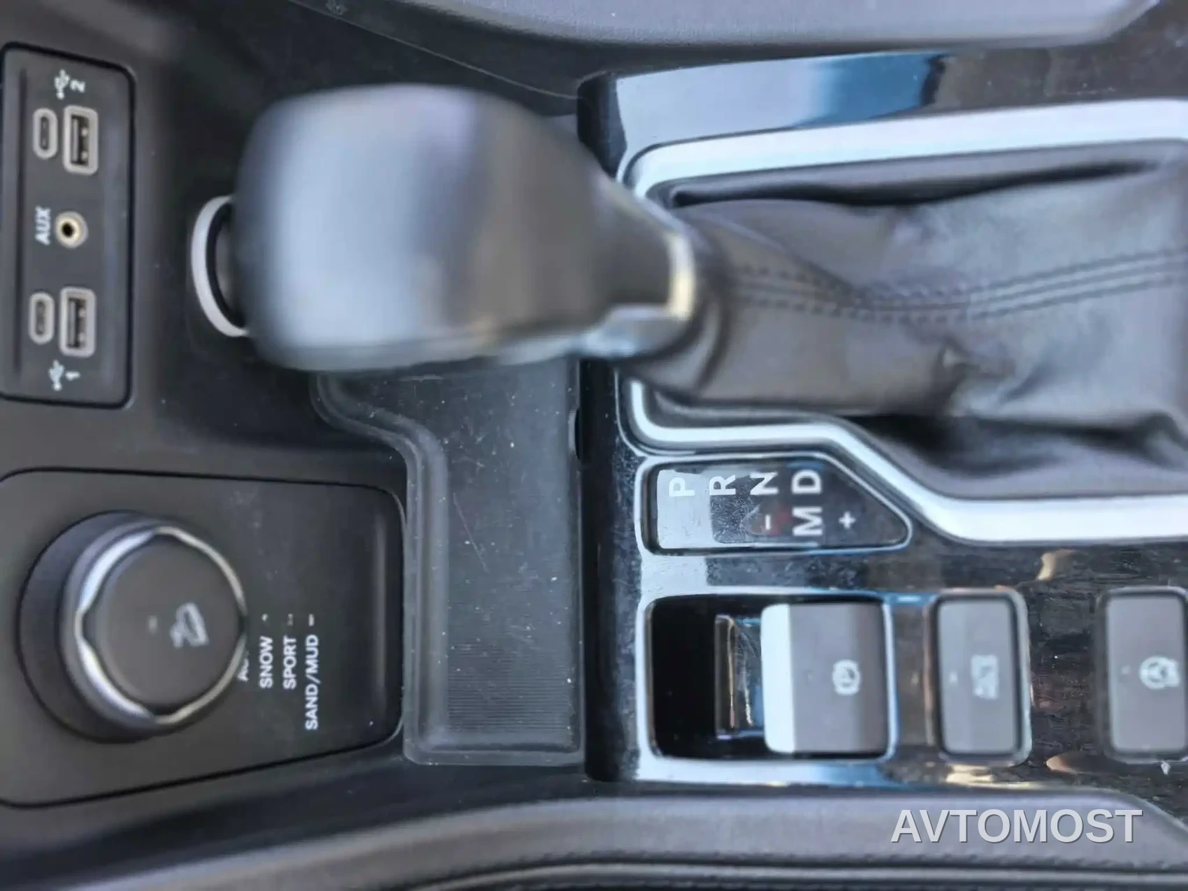 Jeep Grand Commander 2022 2.0T AWD Luxury Edition — фото 7