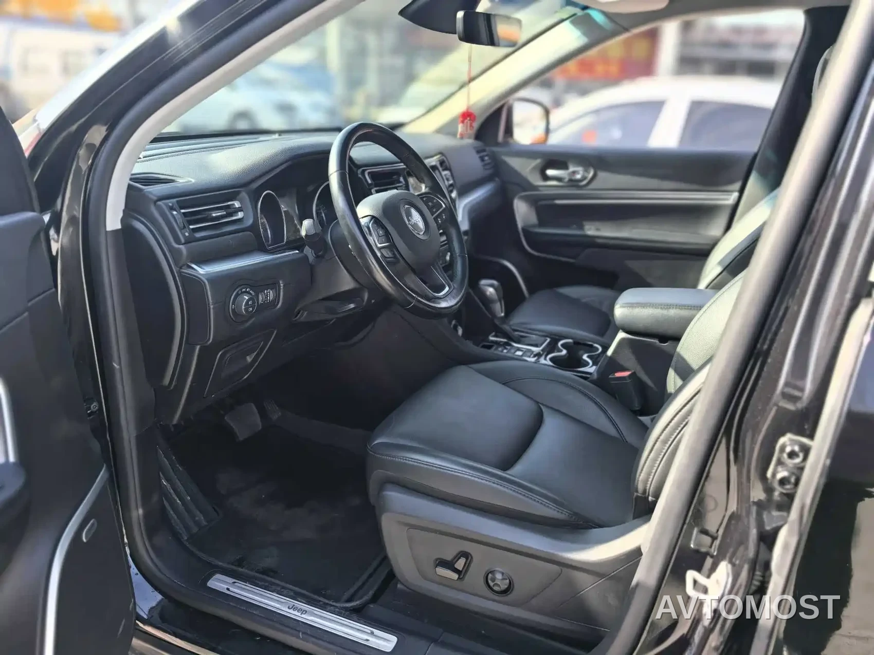 Jeep Grand Commander 2022 2.0T AWD Luxury Edition — фото 9