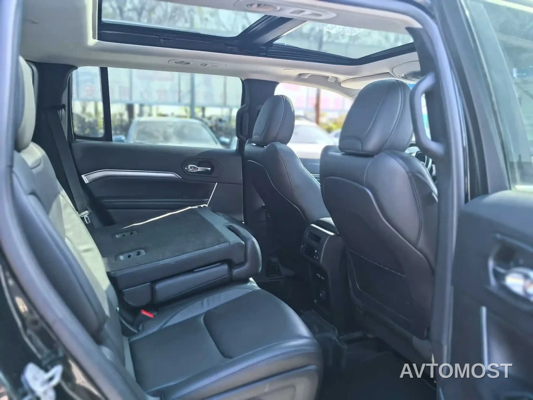 Jeep Grand Commander 2022 2.0T AWD Luxury Edition — фото 11