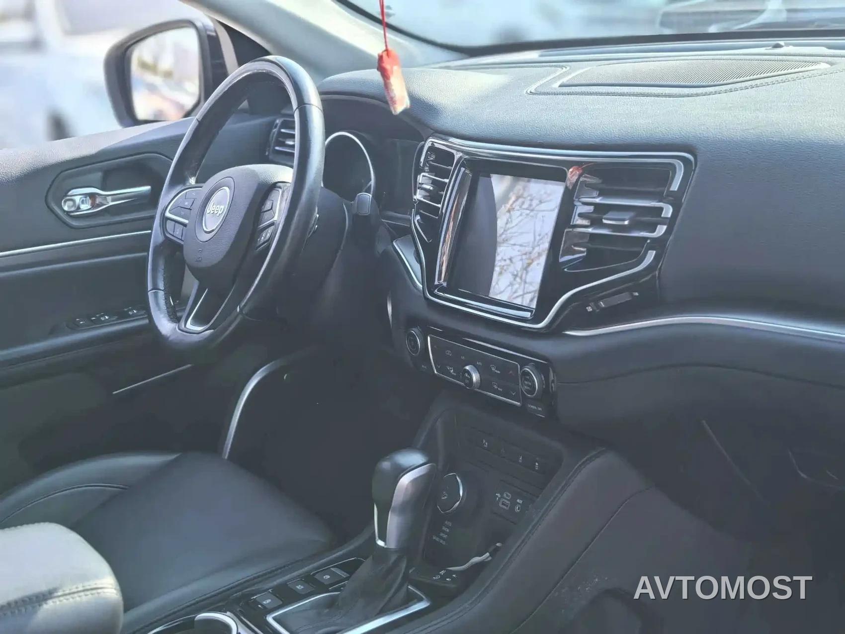 Jeep Grand Commander 2022 2.0T AWD Luxury Edition — фото 13