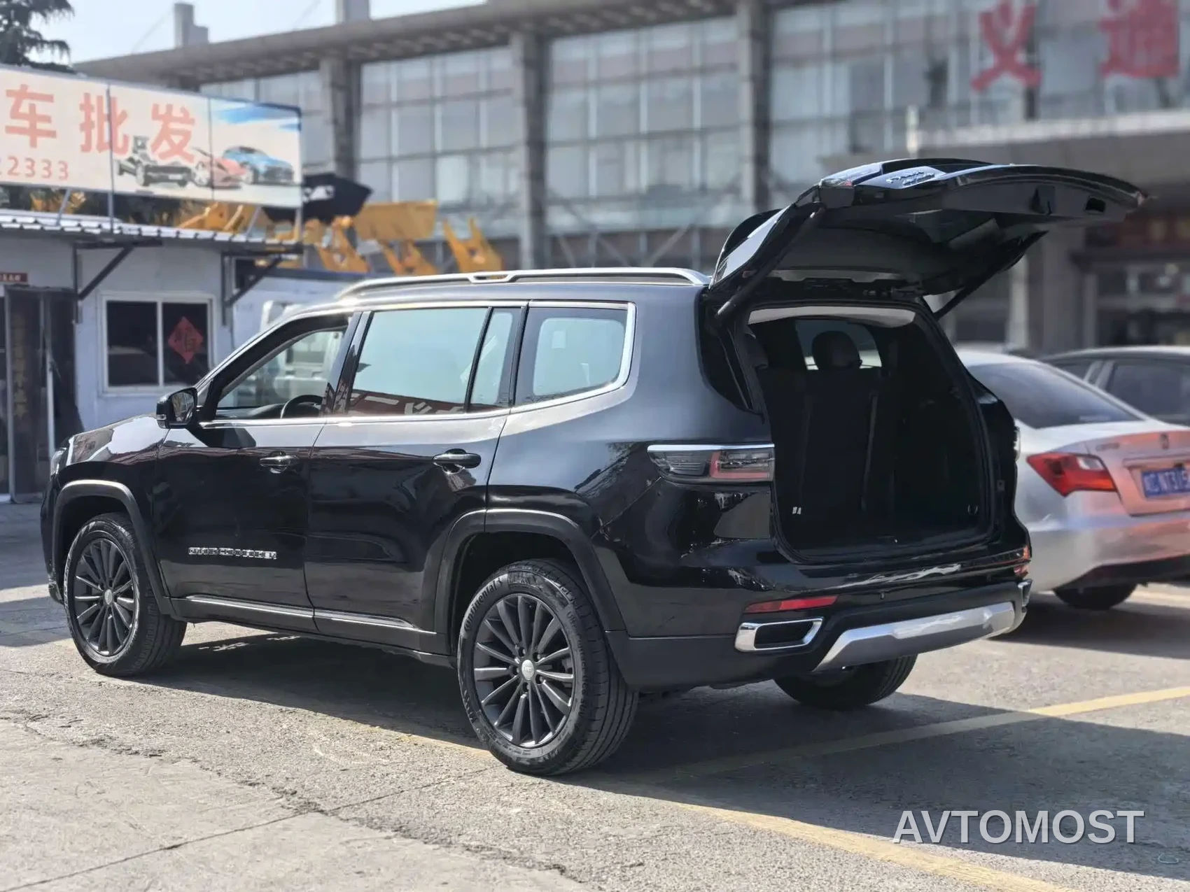 Jeep Grand Commander 2022 2.0T AWD Luxury Edition — фото 17