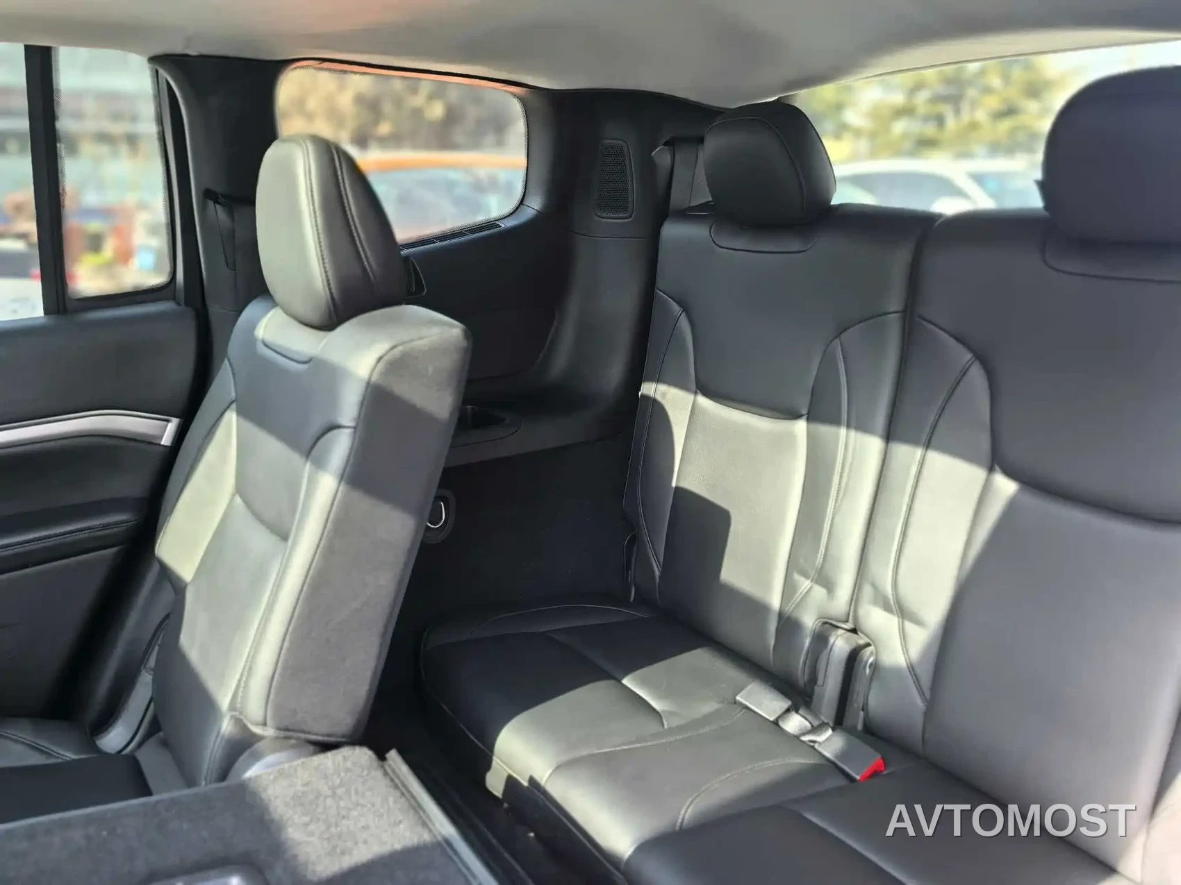 Jeep Grand Commander 2022 2.0T AWD Luxury Edition — фото 19