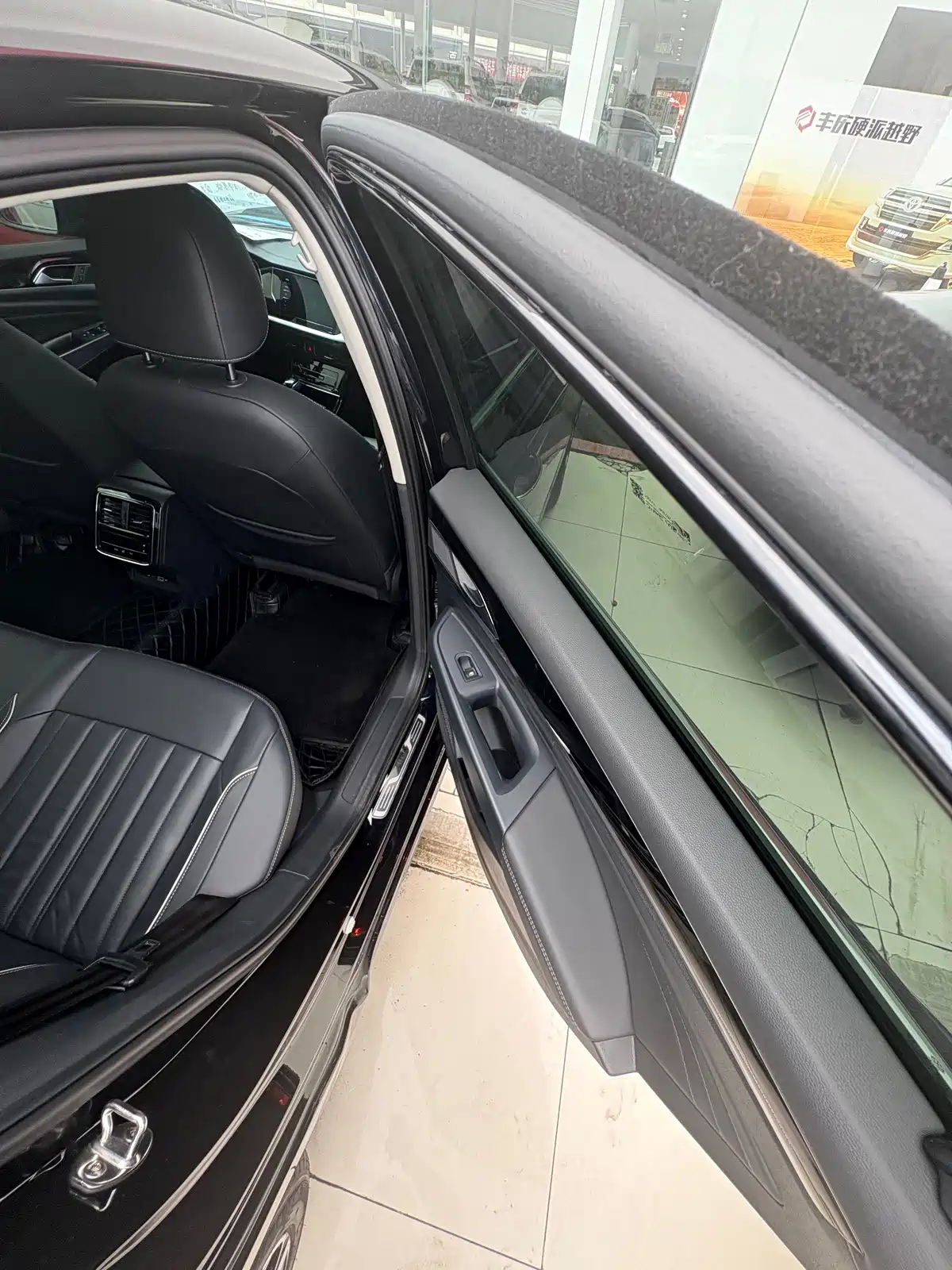 Volkswagen Passat 2023 330TSI Elite Edition — фото 10