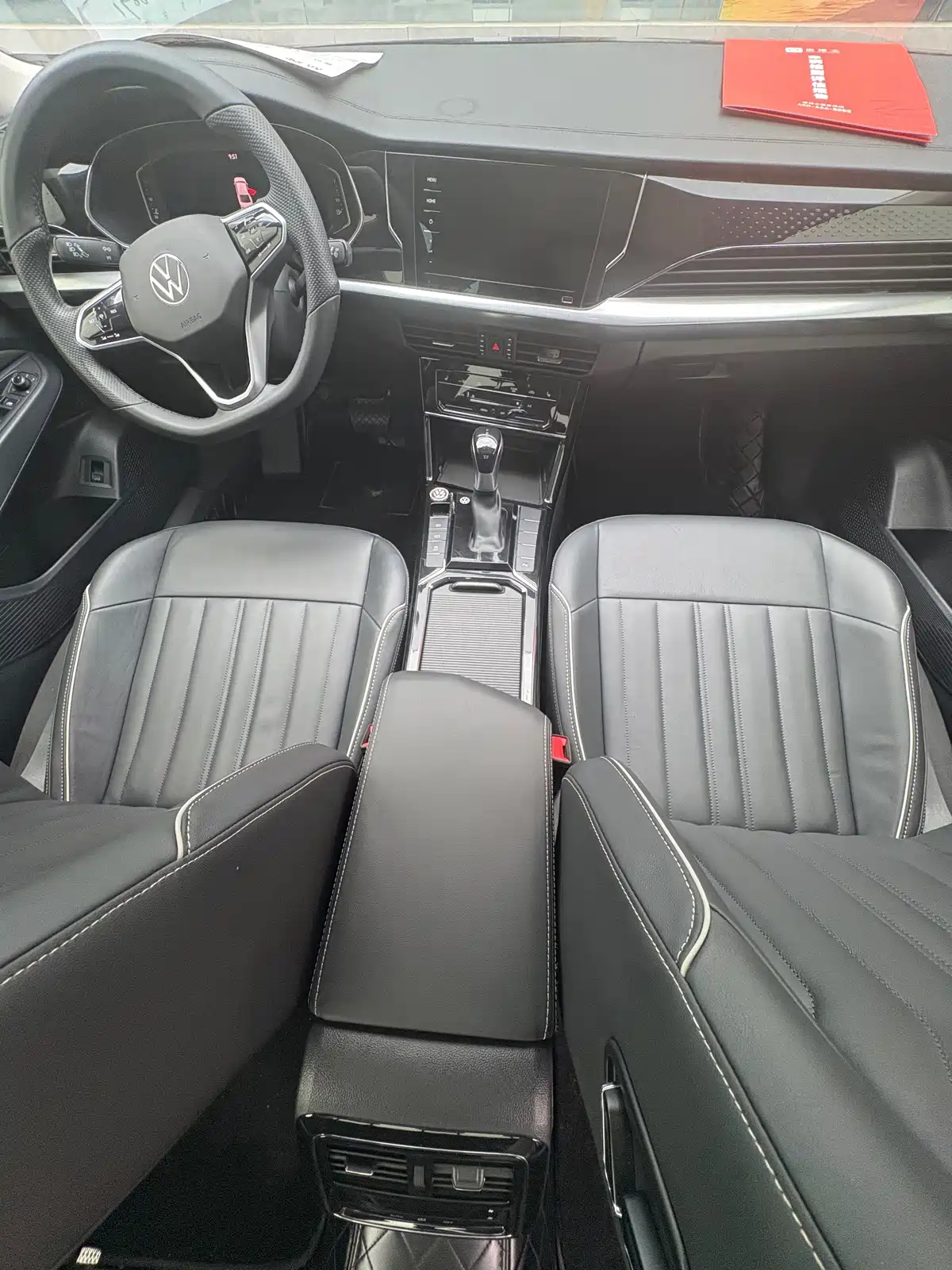 Volkswagen Passat 2023 330TSI Elite Edition — фото 13