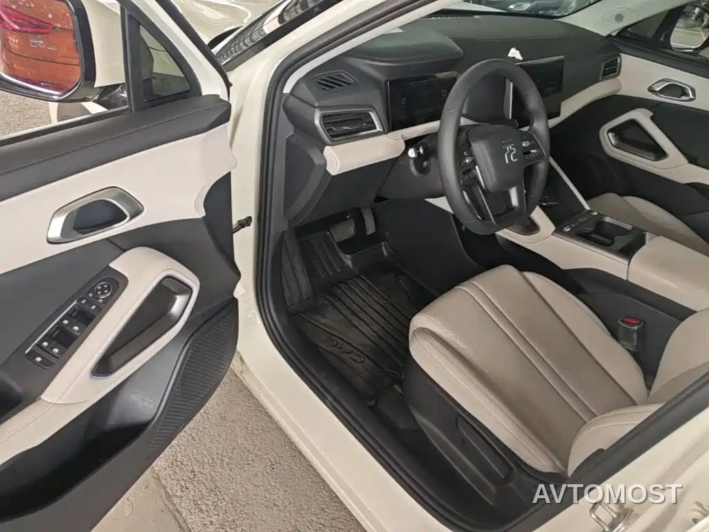 BYD Yuan UP 2025 Model 301KM Navigator — фото 12