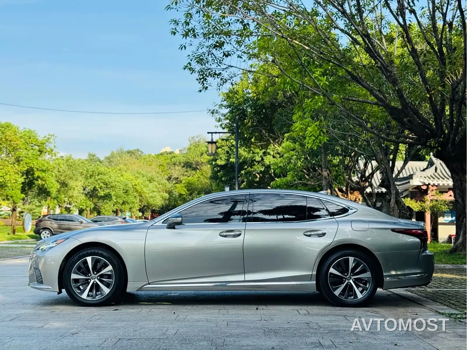 Lexus LS 2021 500h Excellence Edition — фото 22
